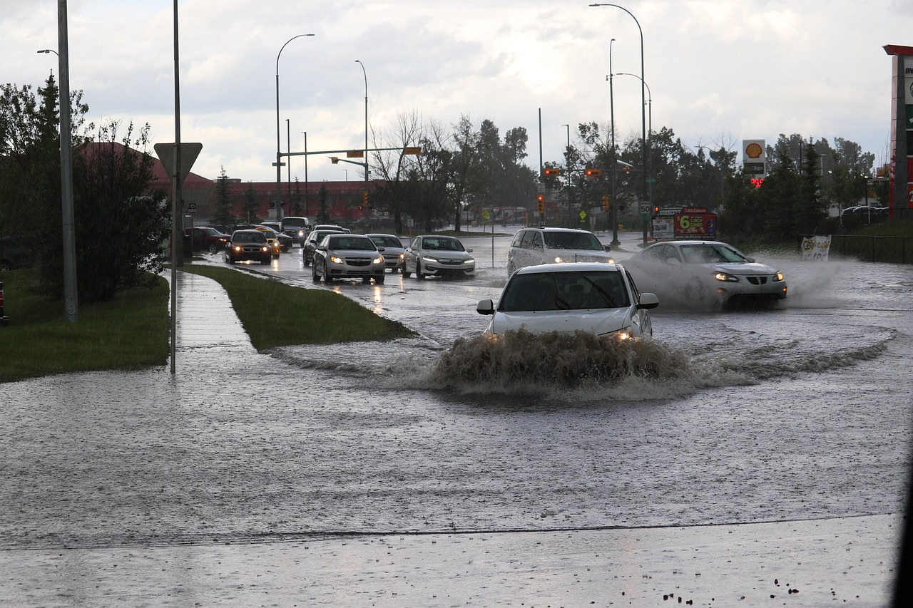 découvrez les effets dévastateurs des inondations, leur impact sur l'environnement et les communautés, ainsi que les mesures de prévention et d'adaptation pour protéger notre avenir face à ce phénomène naturel.