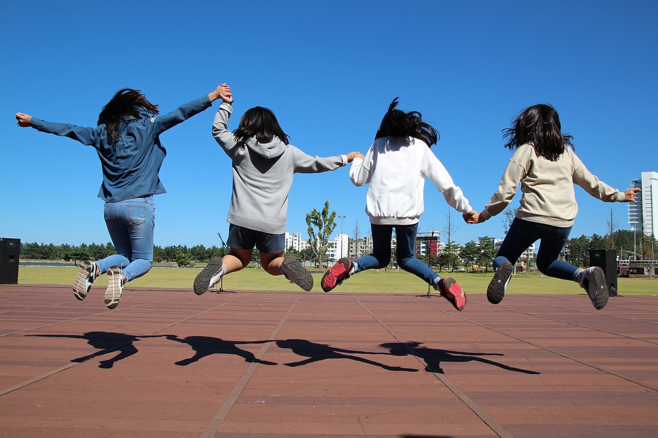 découvrez le monde fascinant de la jeunesse, une période de découvertes, de passions et d'aspirations. plongez dans les défis et les joies des jeunes d'aujourd'hui, tout en explorant leurs rêves et leurs réalisations.